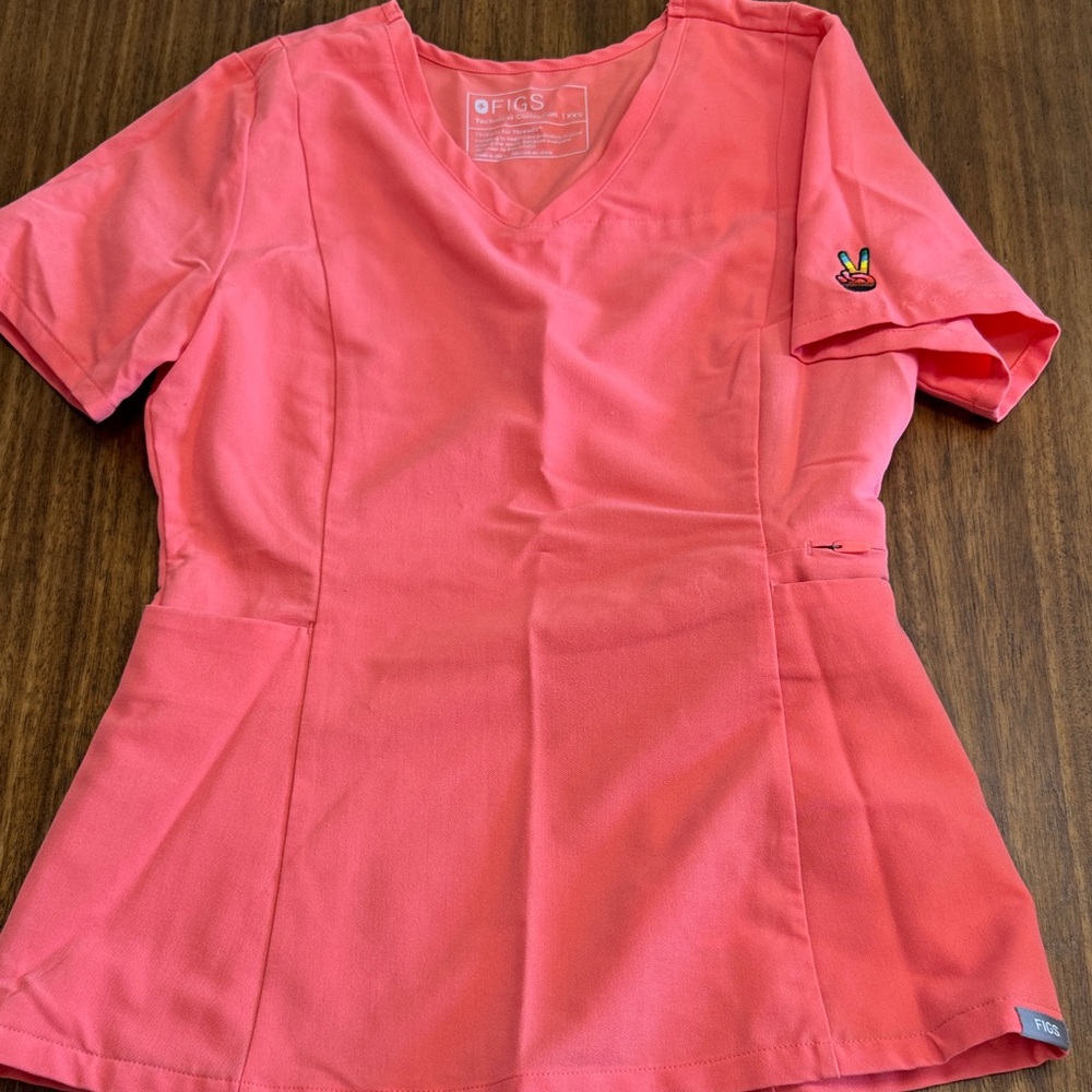 Figs Women's Coral Short Sleeve Top